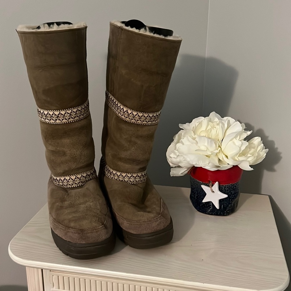 UGGS
